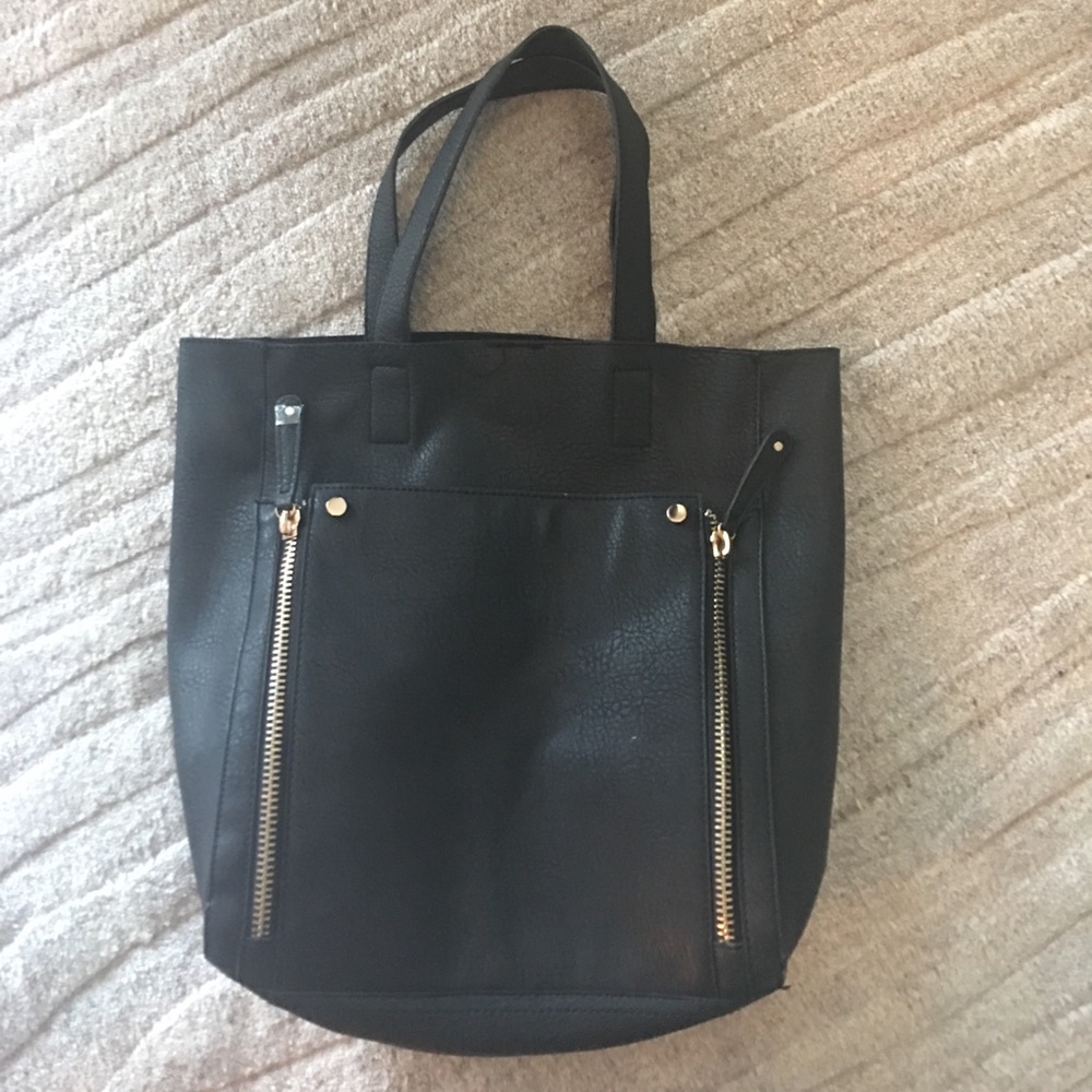 Francesca's Collections: Black Purse w/ Gold