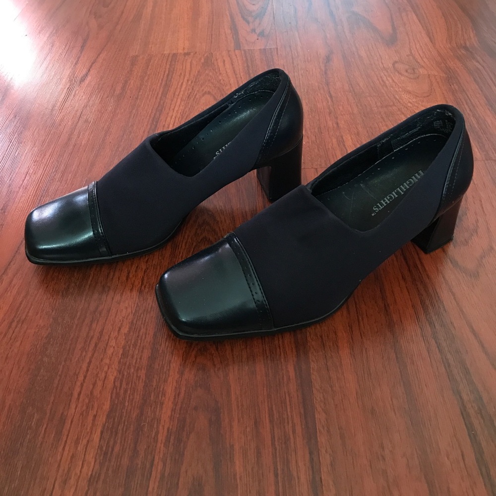 Navy blue shoe, great for work. $