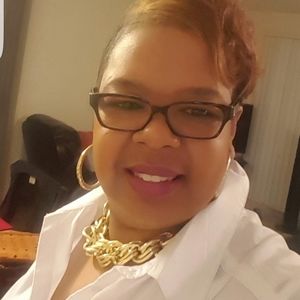 Meet your Posher, Adrienne