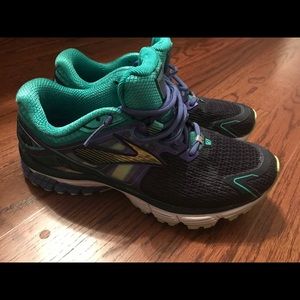 Brooks sneakers