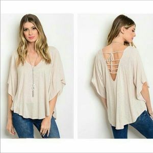 💕NWT Beautiful Cream Flowy Blouse💕