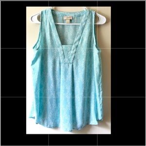 🦋Loft top. NWOT. Great color🦋