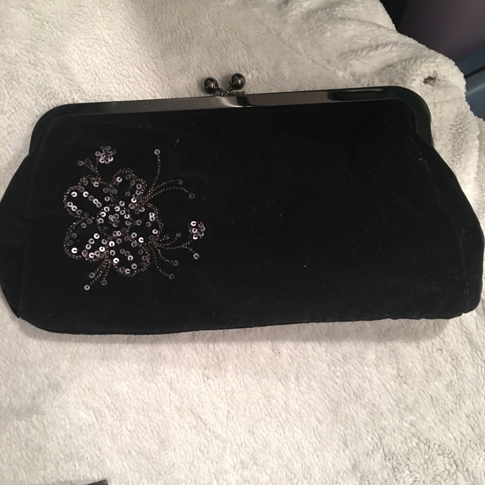 Black clutch