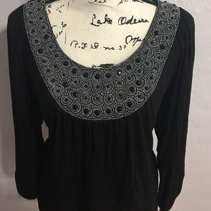 Silver appliqué bubble hem top