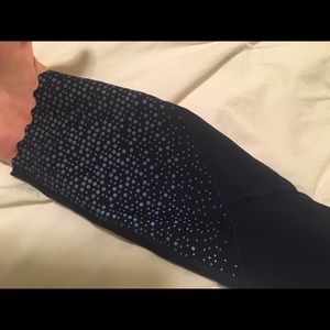 Lululemon RARE navy tight stuff 7/8 pant