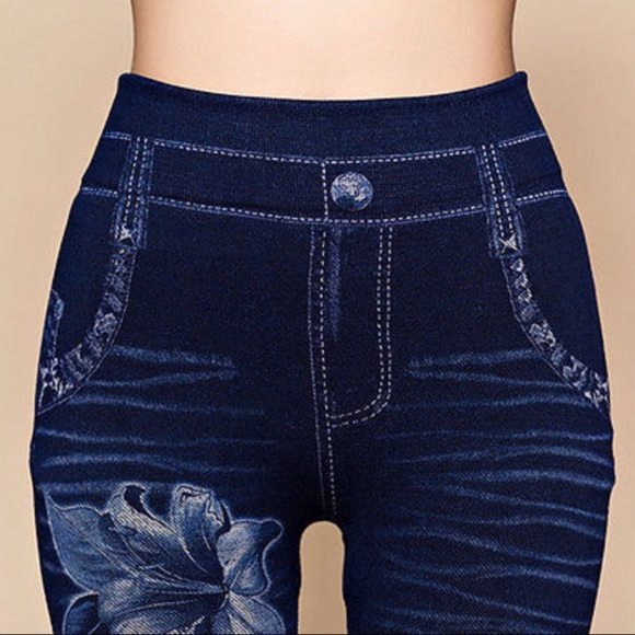 Hollow Heart Cut Denim Leggings - Picture 4 of 6