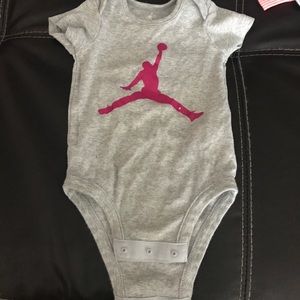 Baby jump man onesie 6-9 months - Jordan