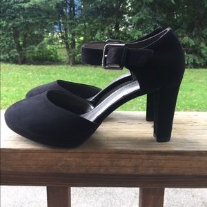 Adorable Mary-Janes!!