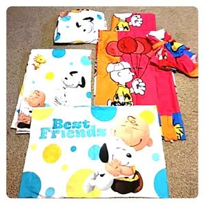 10 Piece Snoopy the Movie Twin Sheet & Curtain set