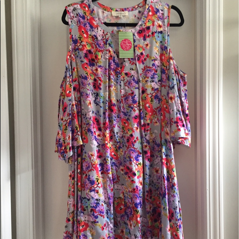 NWT Cold neon Floral shoulder Tunic