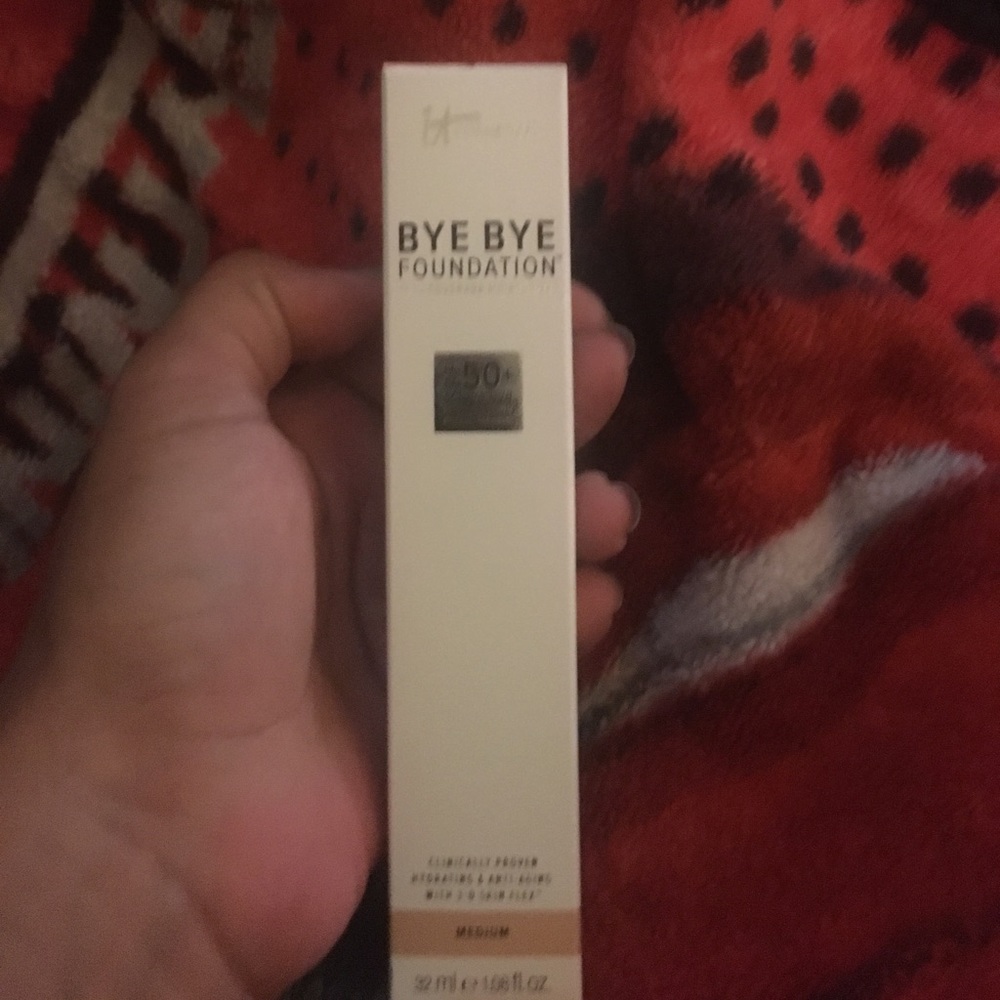 It cosmetic BYE BYE foundation