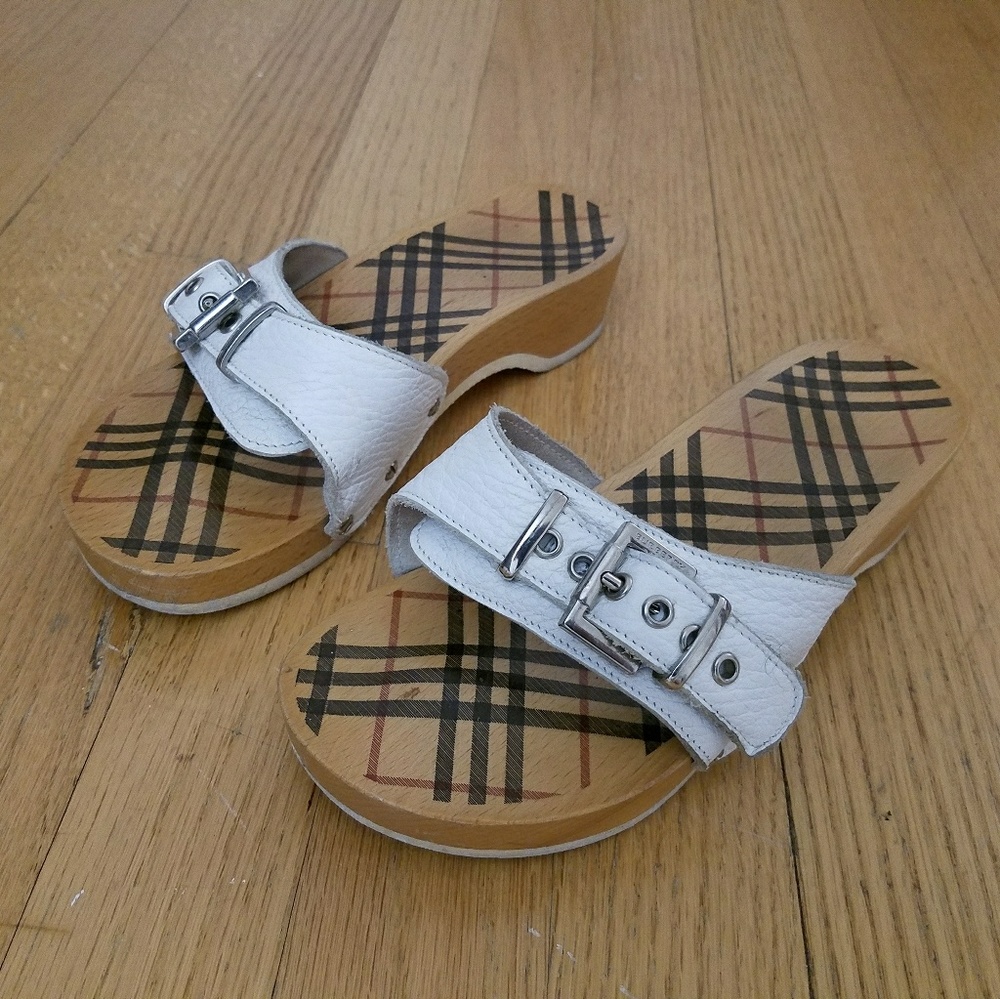 Really cute Authentic White Burberry Dr. Schols