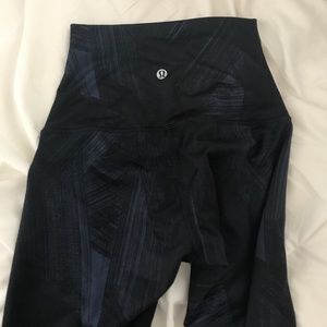 Lululemon leggings with card holder included