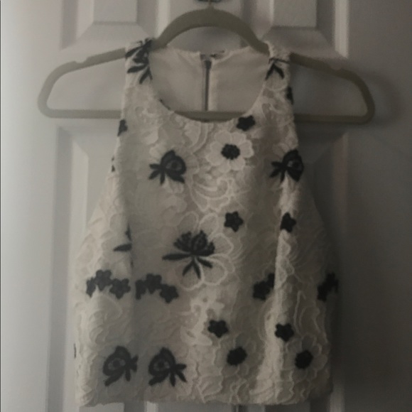 NWT Alice + Olivia Lace Racerback Top - Picture 2 of 4