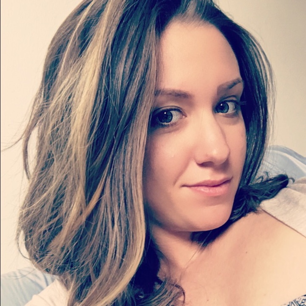Meet your Posher, Casandra