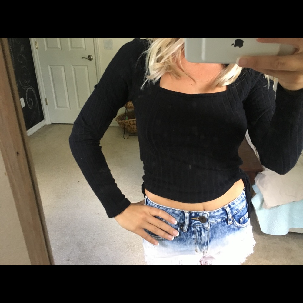 Kendall & Kylie long sleeve crop top