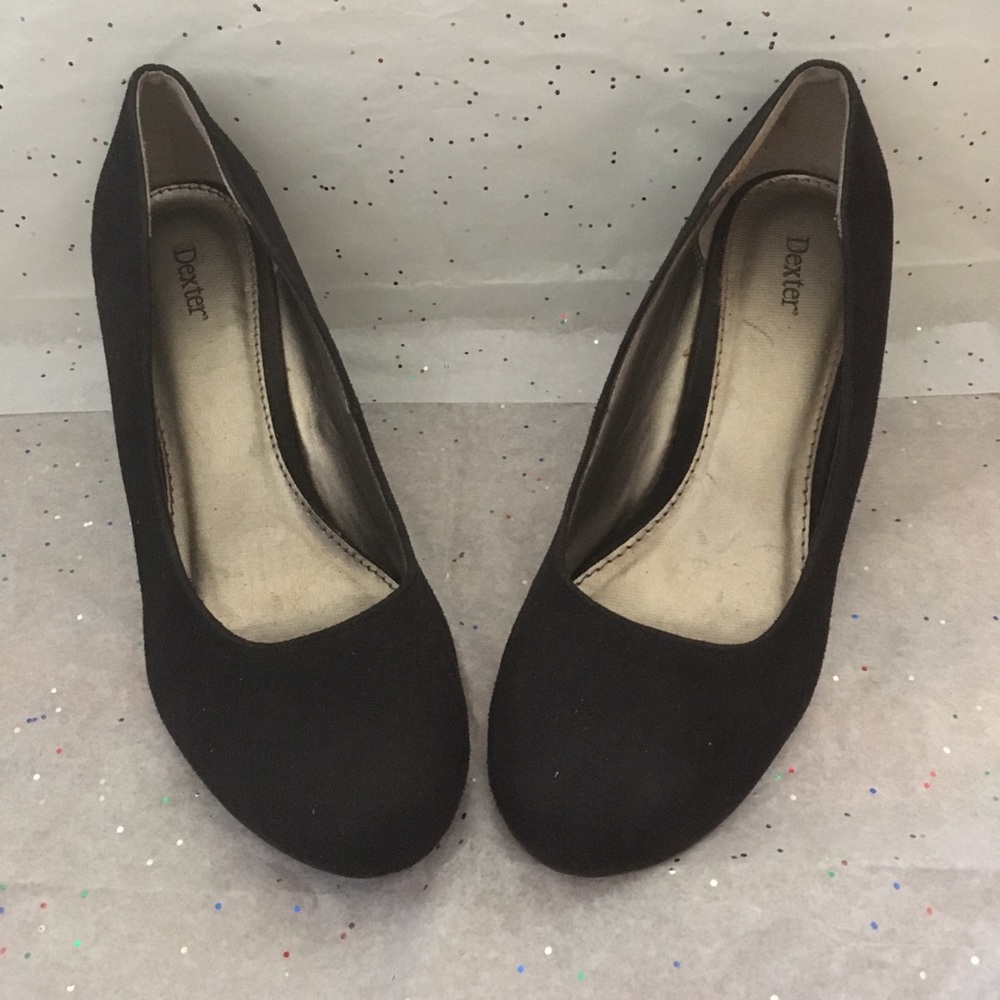 Low faux sued wedges