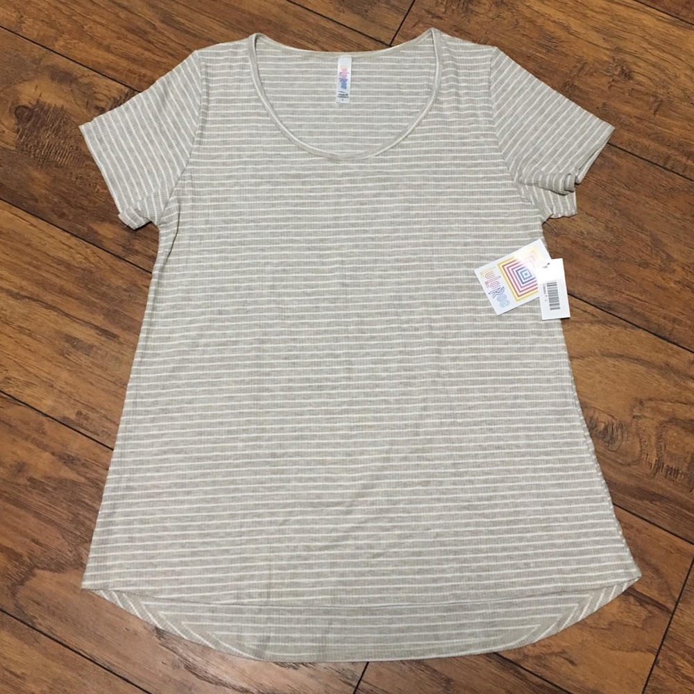 BNWT Beige and White Classic Tee