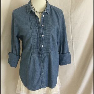 Gorgeous tuxedo Chambray top