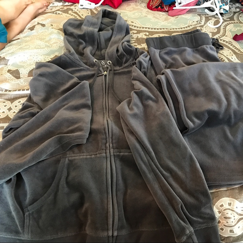 New York & co grey velour outfit