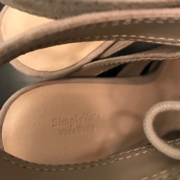 New SimplyVera Vera Wang lace up shoes - Picture 4 of 4