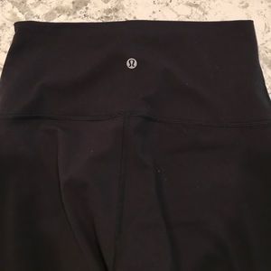 Lululemon crop wunderunder high rise size 8 black