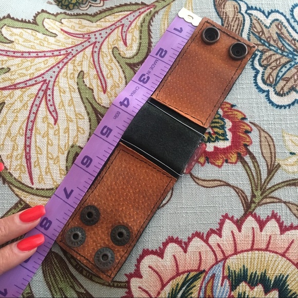 Handmade Glass & Leather Bracelet - Picture 4 of 5