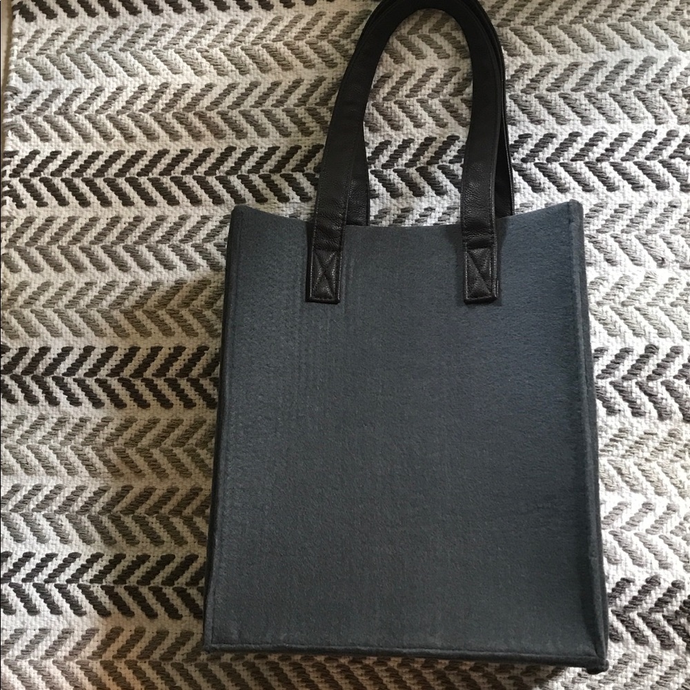 Gray tote bag