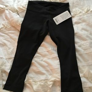 Lululemon black Journey Crop -new with tag- size 6