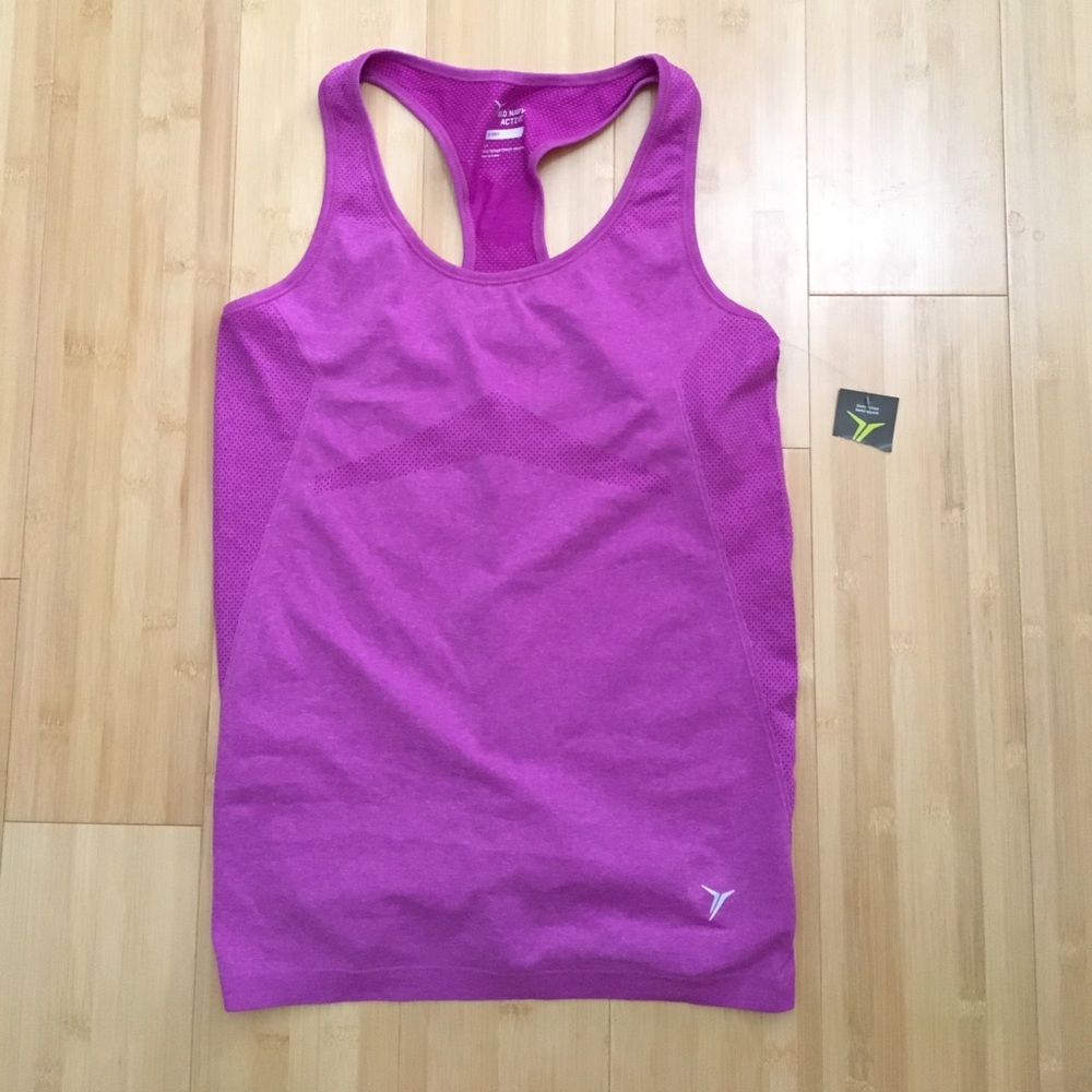 NWT Old Navy workout top size small women.