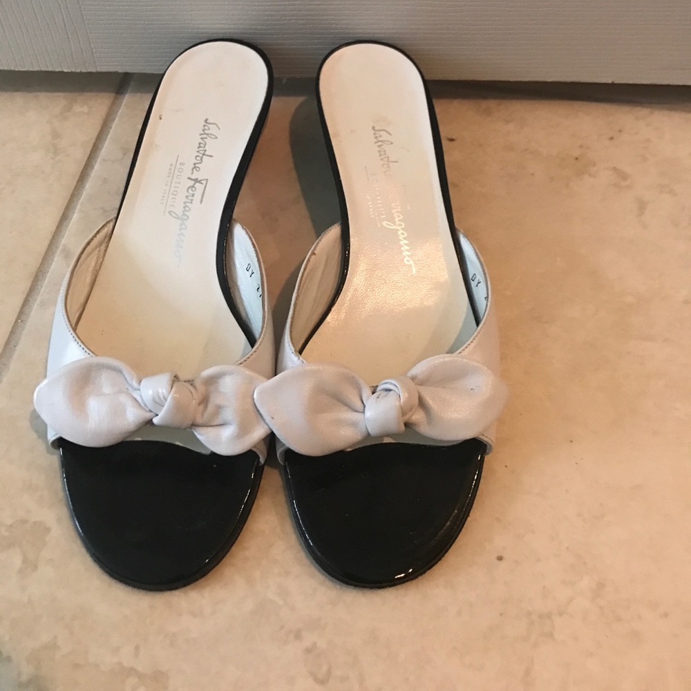 Ferragamo bow sandals- low heel size 8