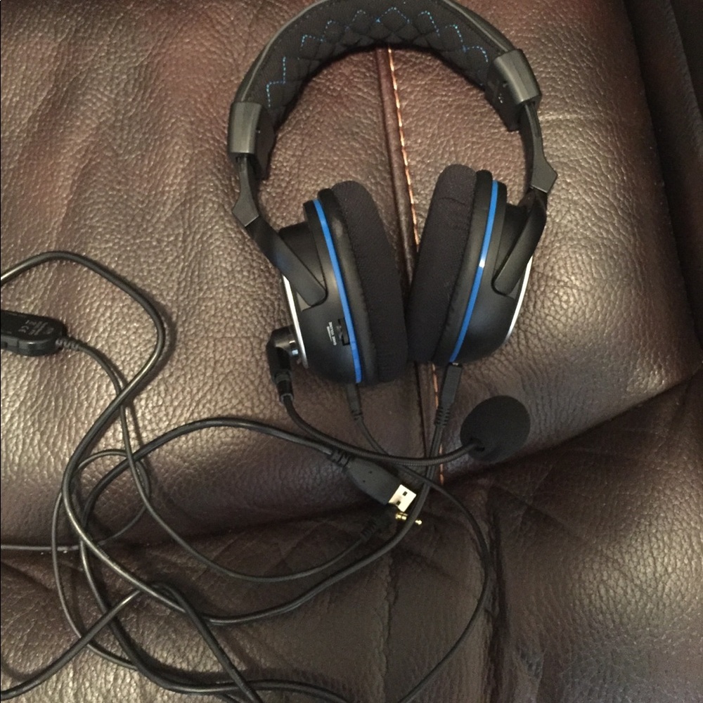 Turtle beach head set for PS4