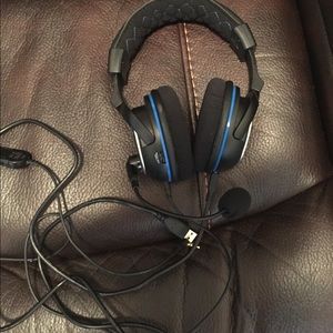 Turtle beach head set for PS4