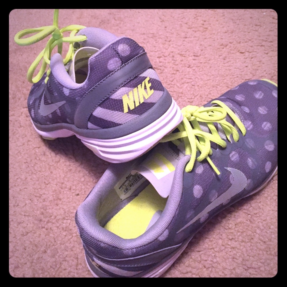 Women's Nikes 7.5