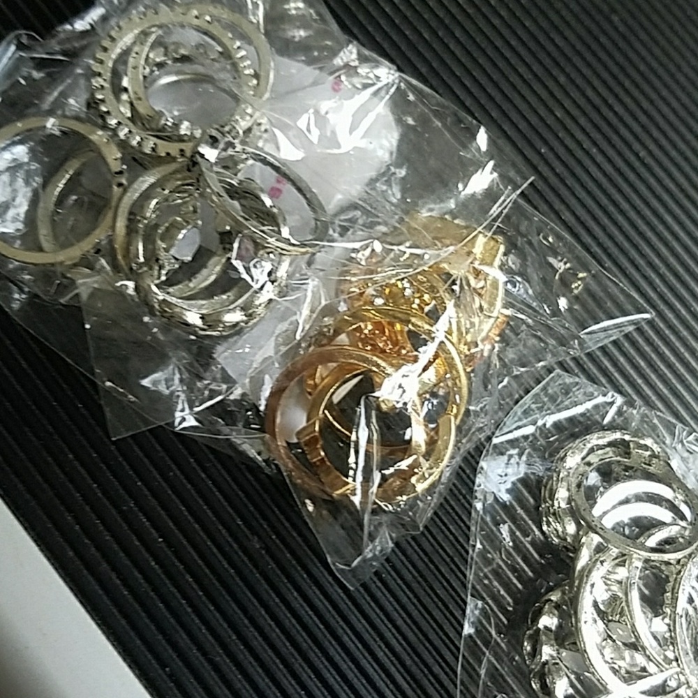 Fun summer ring set - Picture 3 of 3