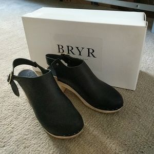 BRYR clogs