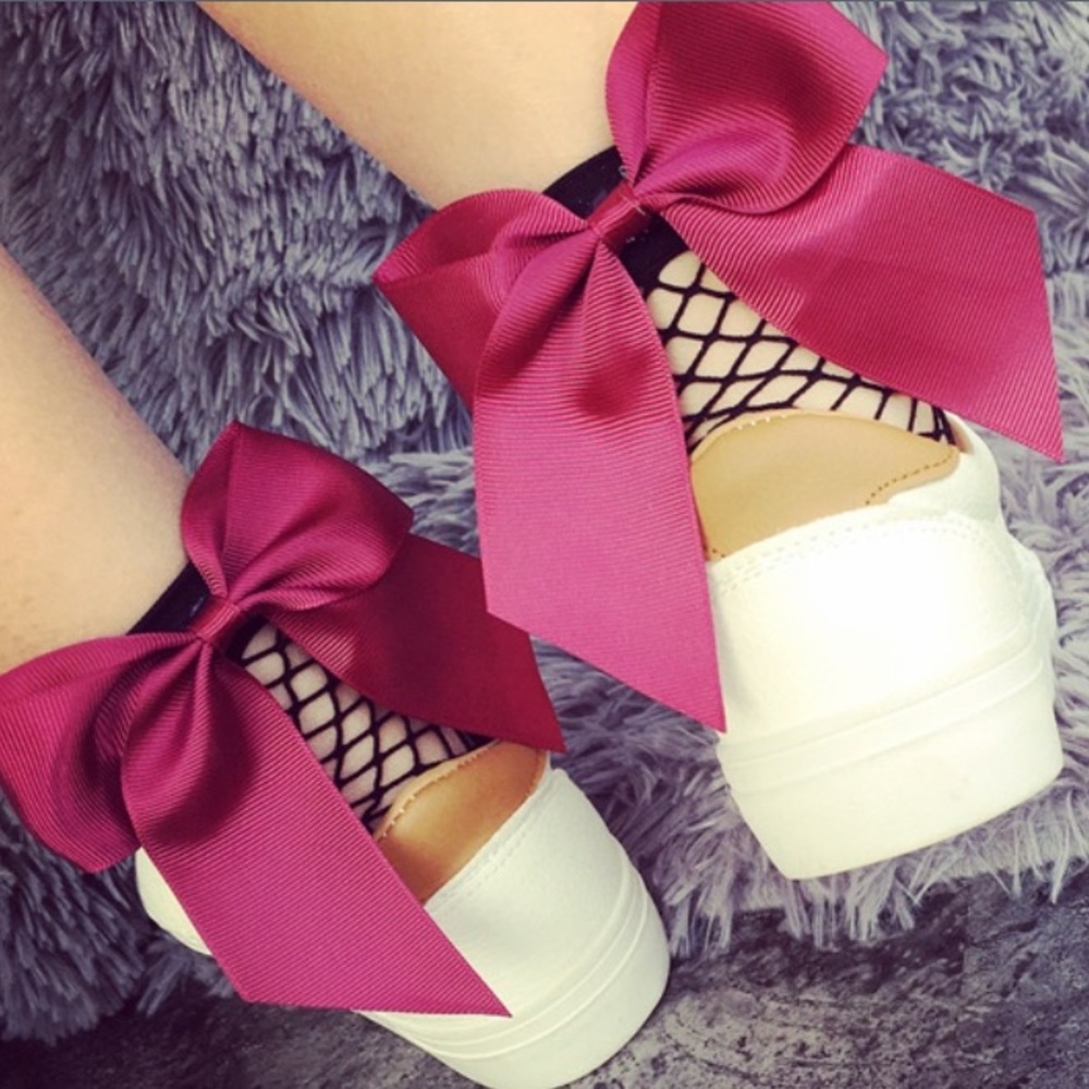 Bow fishnet socks