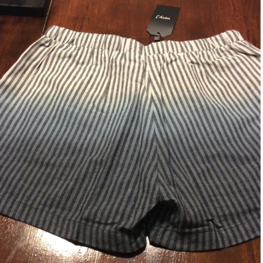 Last pair! ⭐️ Ombré Linen striped shorts 🌺🌷 - Picture 3 of 3