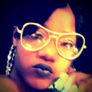 Meet your Posher, Elaine