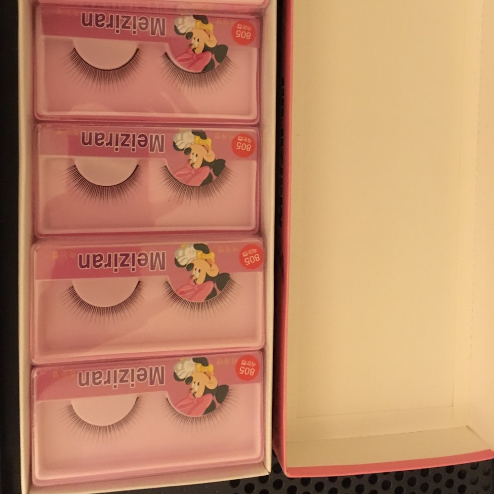 Eight pairs of fake lashes