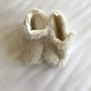 6-12 Month White fuzzy Old Navy baby boots