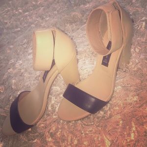 STEVEN Nude and Black Leather Block Sandal