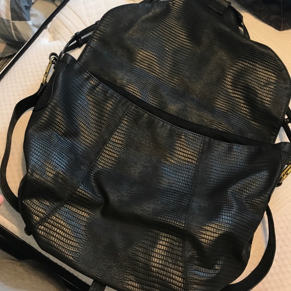 Faux leather black cross body bag - Picture 2 of 6