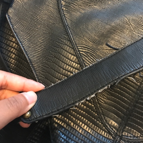 Faux leather black cross body bag - Picture 5 of 6