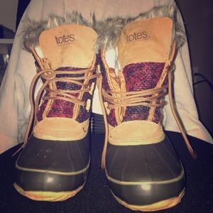 Women's winter boots size 8