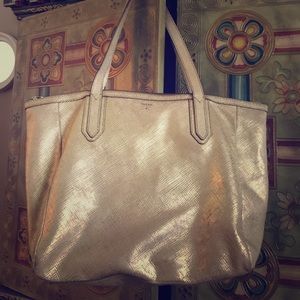 Pretty & Practical Fossil Genuine Leather Tote 👜