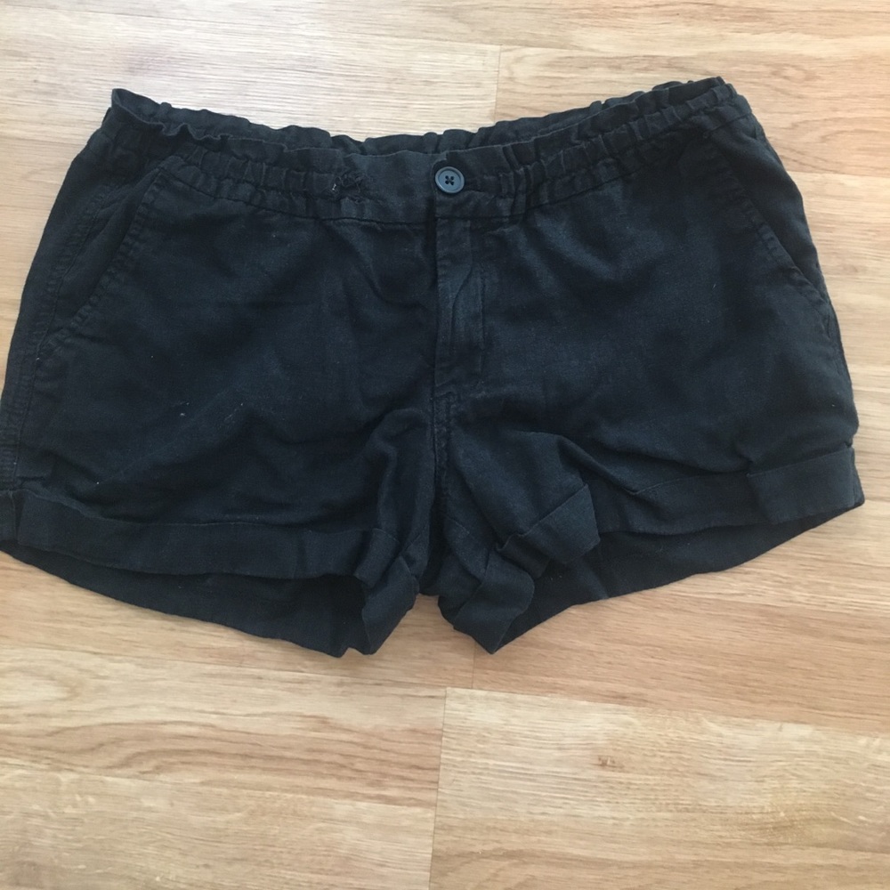 Black linen shorts!