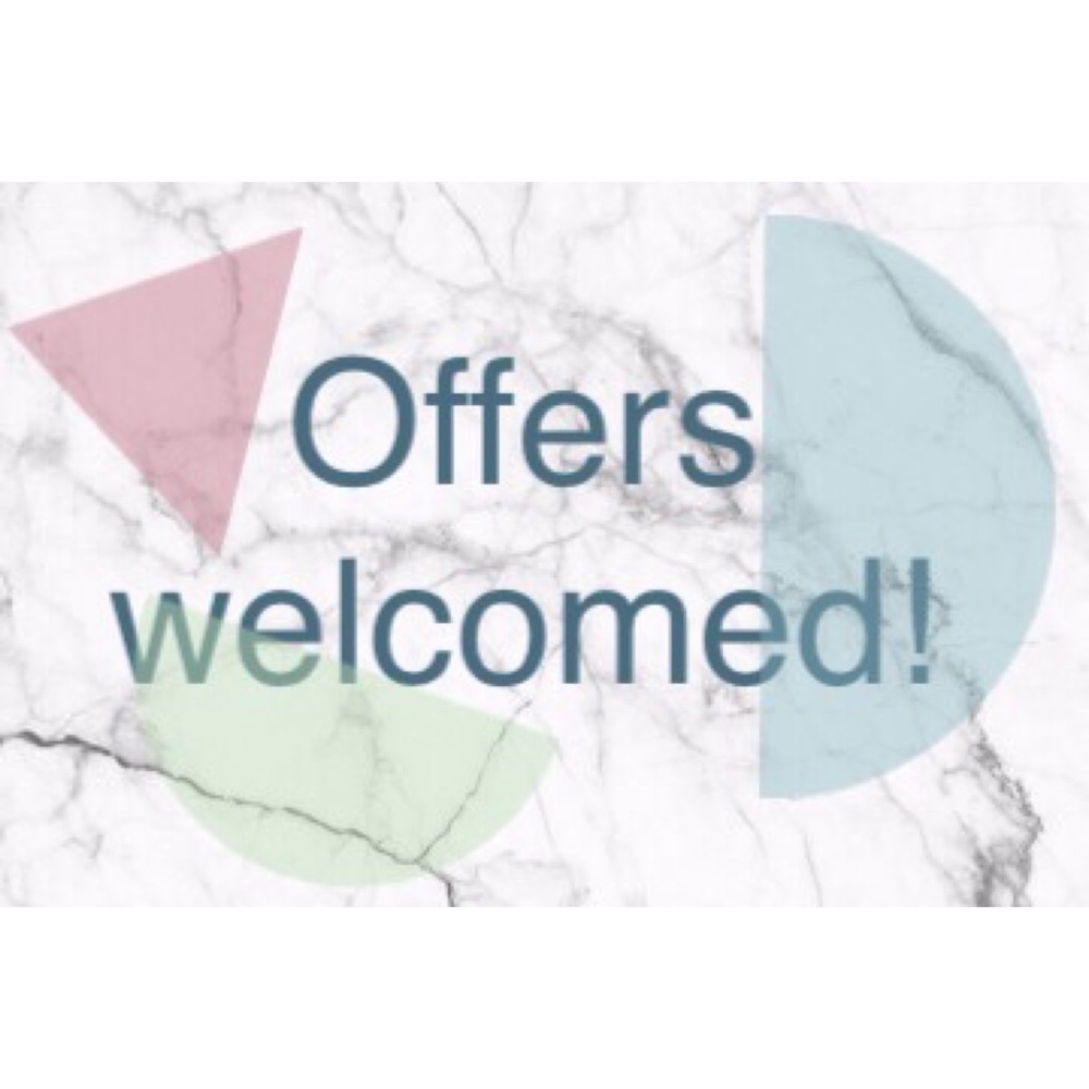 CHECK OUT MY CLOSET!