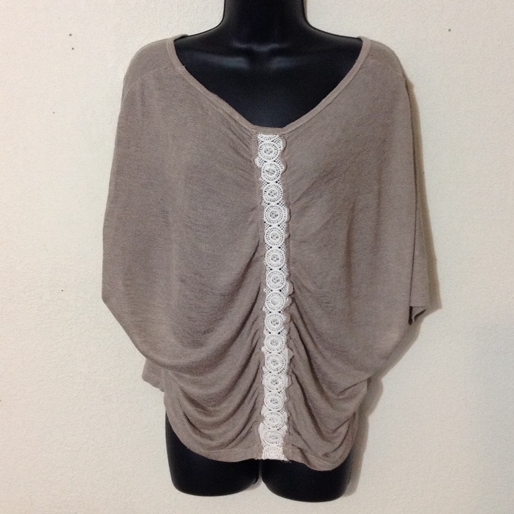 Beige pullover by Lash