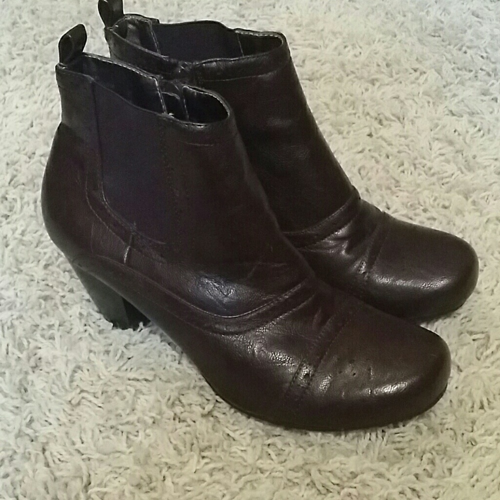 Brown ankle boots!